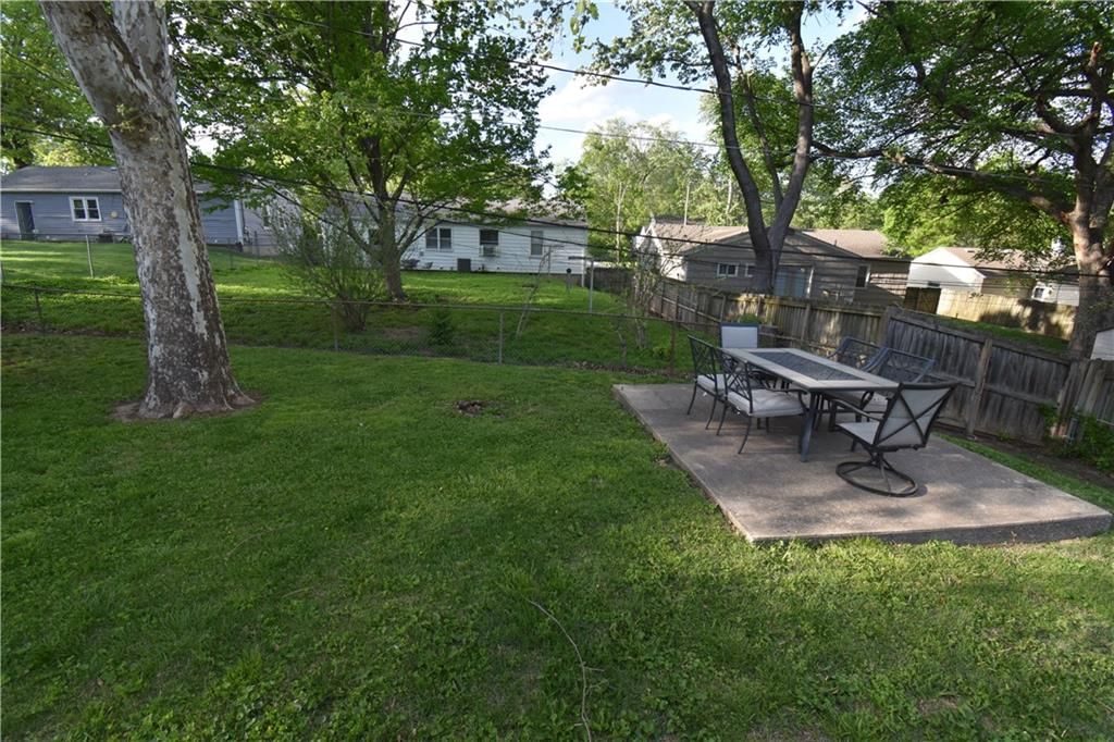 800 W 89th Terrace — photo 40