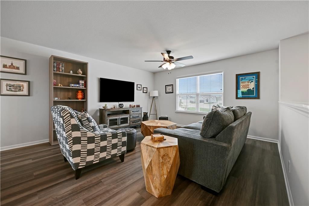 826 Shane Court — photo 3