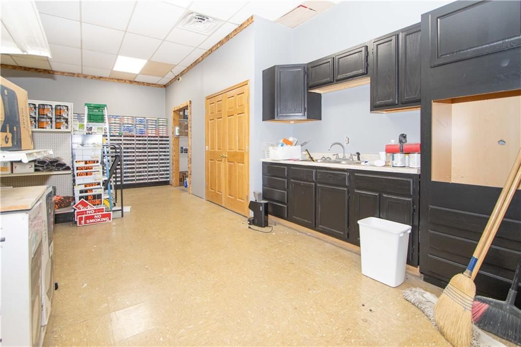 114 E Benton Street — photo 16