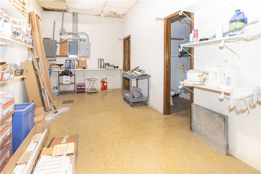 114 E Benton Street — photo 19