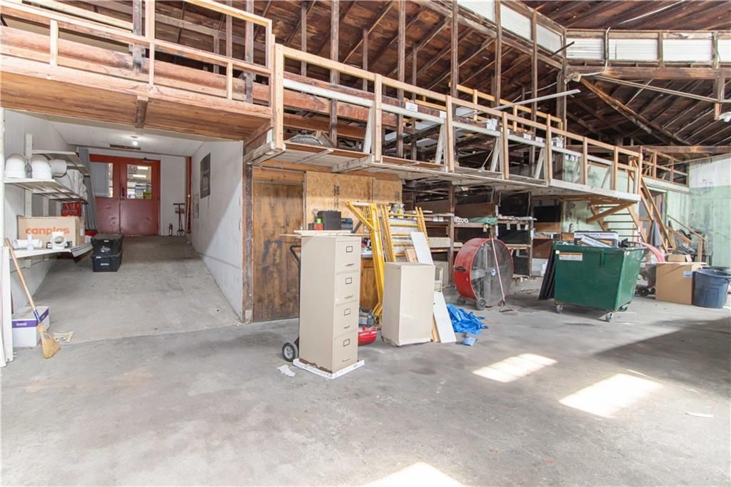 114 E Benton Street — photo 22