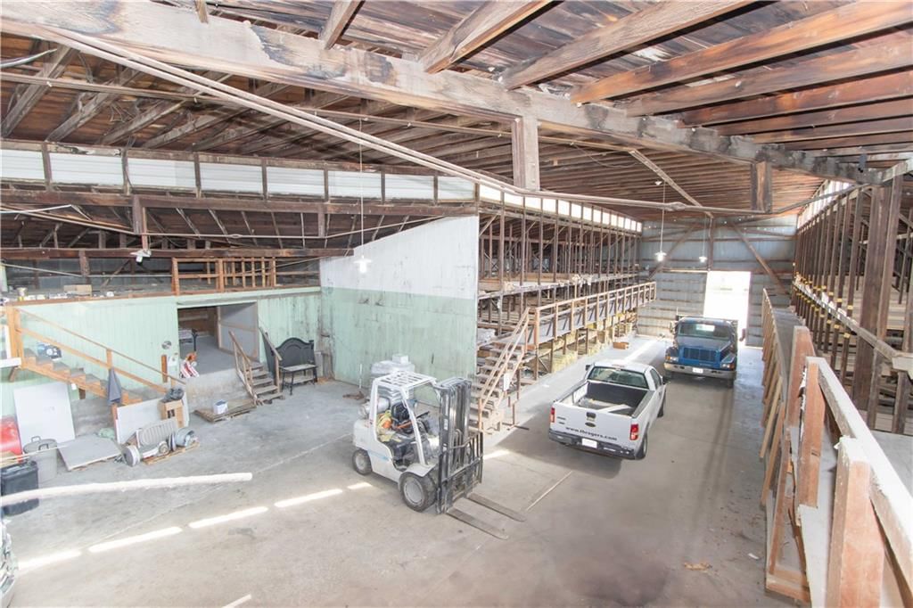114 E Benton Street — photo 25
