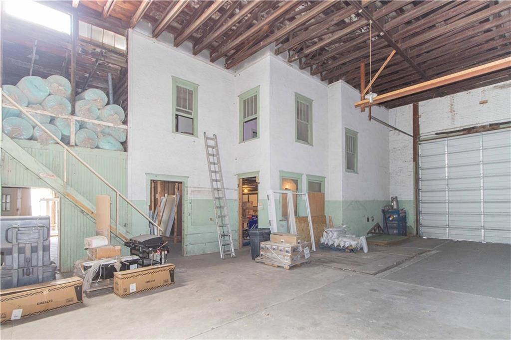 114 E Benton Street — photo 27