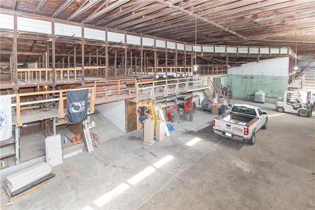 114 E Benton Street — photo 28