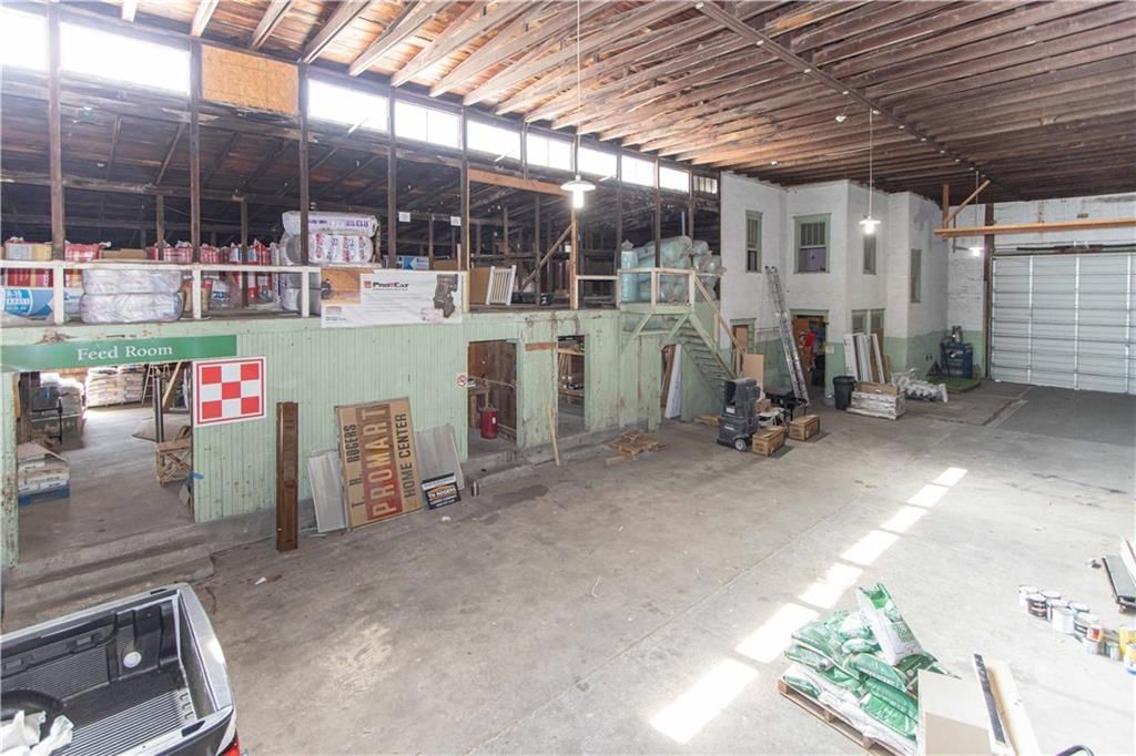114 E Benton Street — photo 29