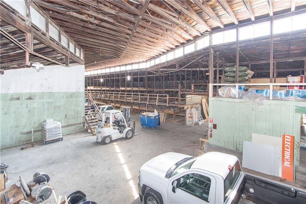 114 E Benton Street — photo 31