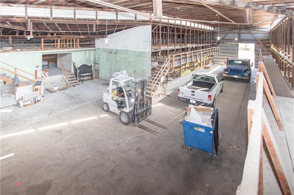 114 E Benton Street — photo 32