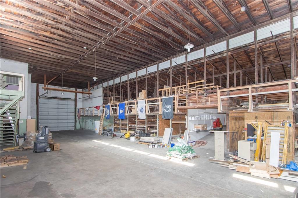 114 E Benton Street — photo 35