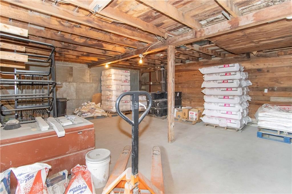 114 E Benton Street — photo 43