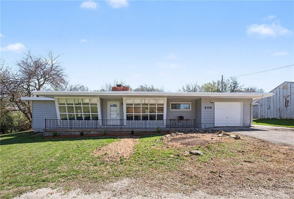 2119 S Lees Summit Road S — photo 2