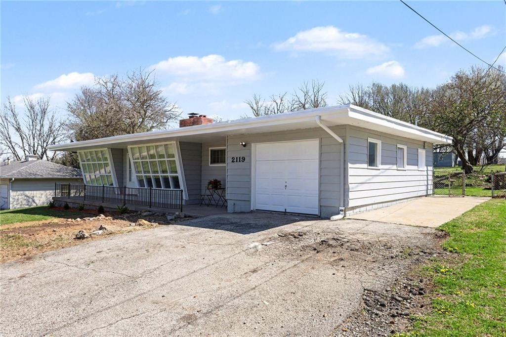 2119 S Lees Summit Road S — photo 3