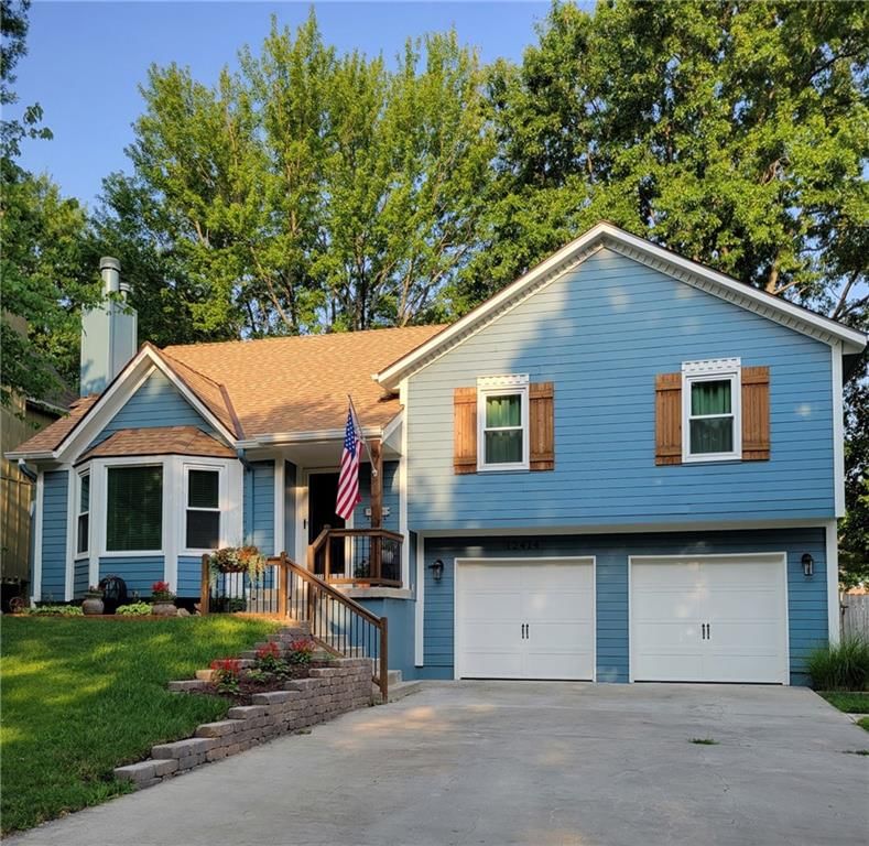 12414 S Blackfoot Drive, Olathe, KS