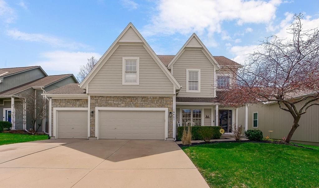 18447 W 154th Terrace, Olathe, KS