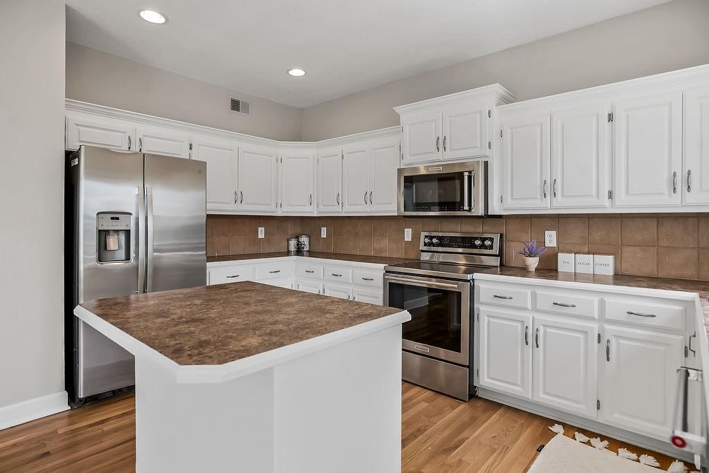18447 W 154th Terrace — photo 9