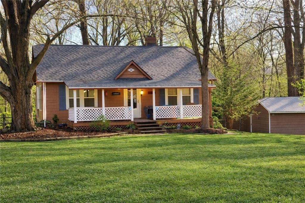 5401 NE Russell Road, Kansas City, MO