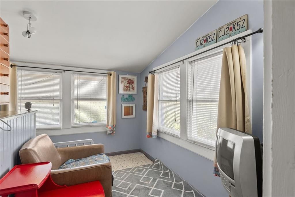 5401 NE Russell Road — photo 27