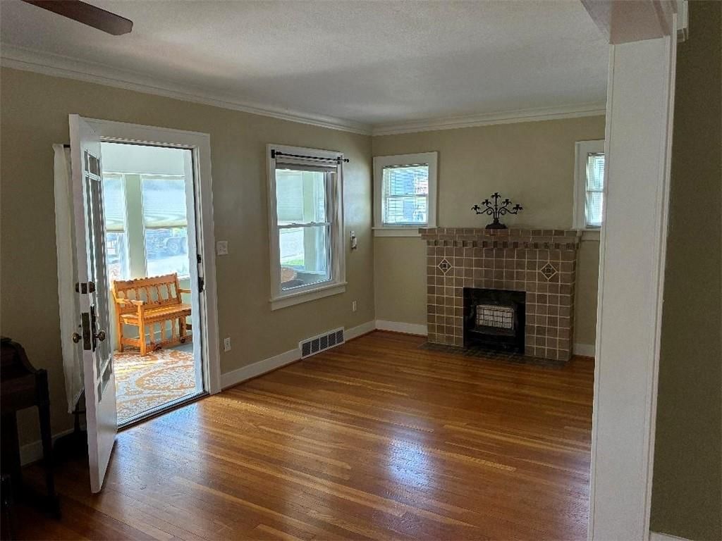 222 W 73rd Terrace — photo 9