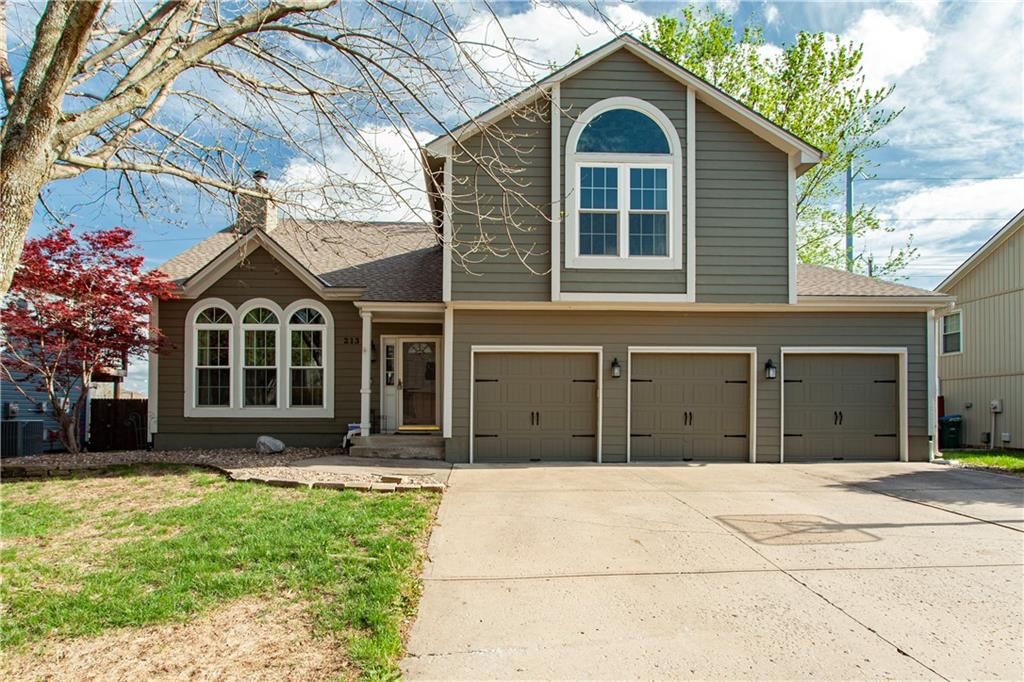 213 NE Dreamweaver Avenue — photo 2