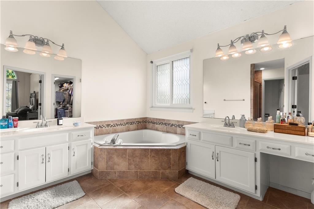 213 NE Dreamweaver Avenue — photo 30
