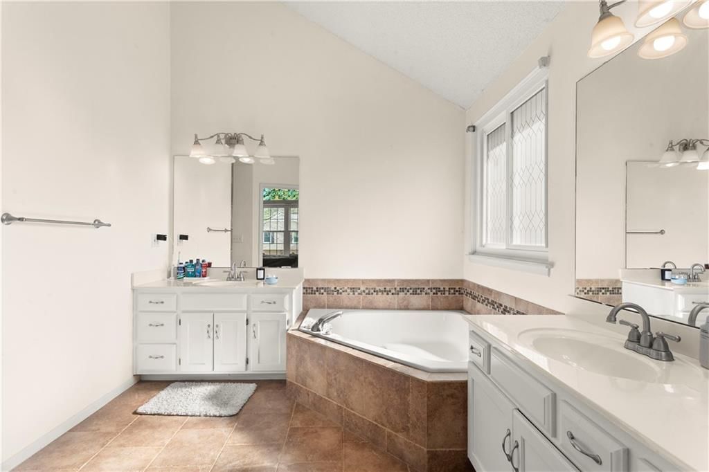 213 NE Dreamweaver Avenue — photo 31