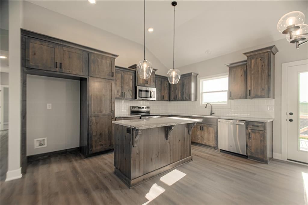 680 S Tybrook Avenue — photo 9