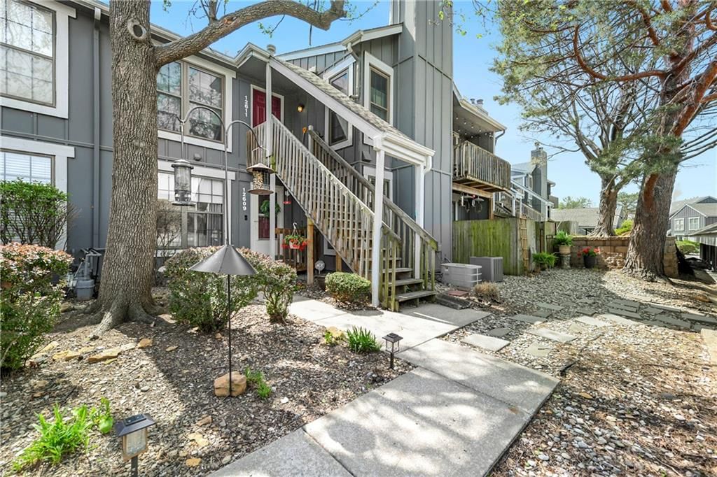 12609 W 110TH Terrace — photo 2