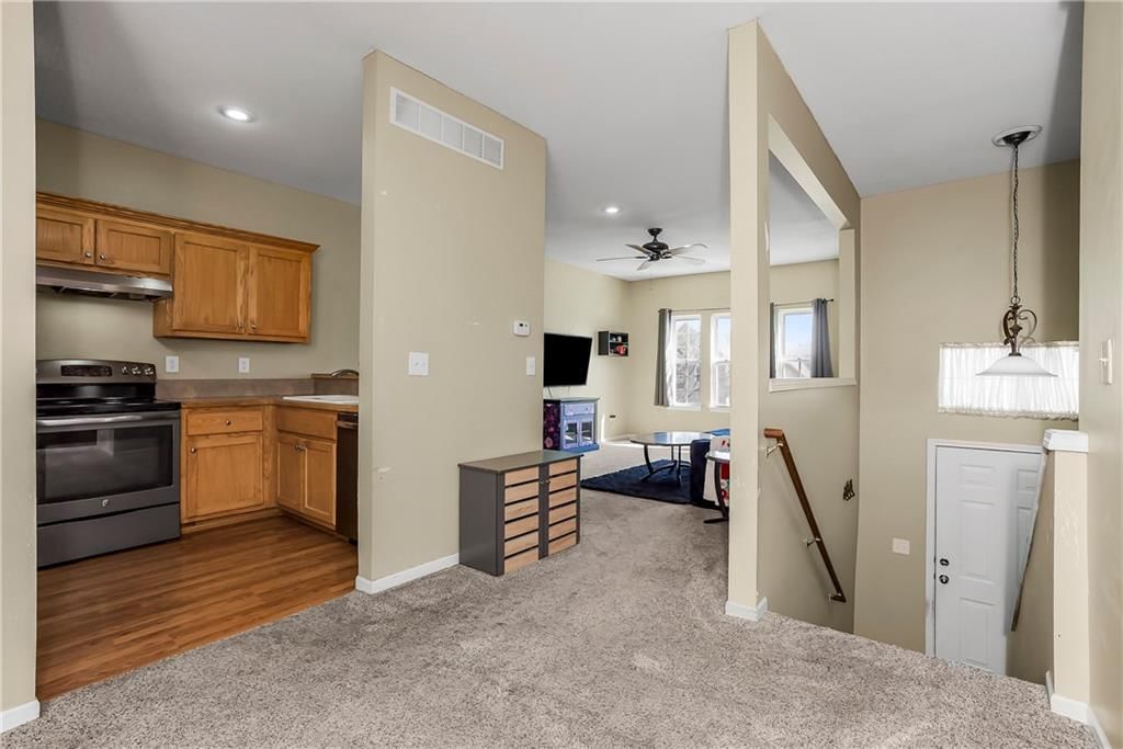 742 S WOODSON Lane — photo 3