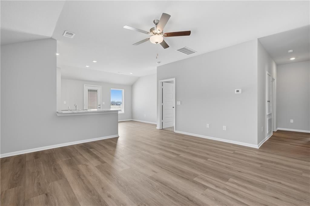 19427 Lincoln Street — photo 4