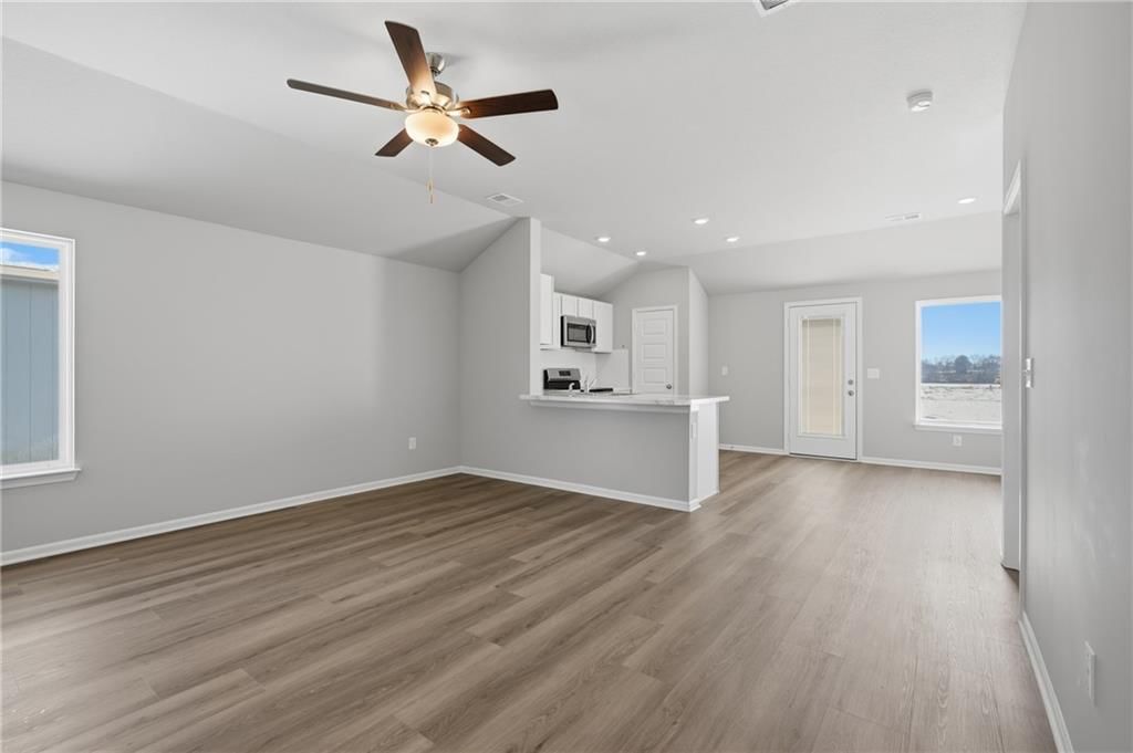 19427 Lincoln Street — photo 5