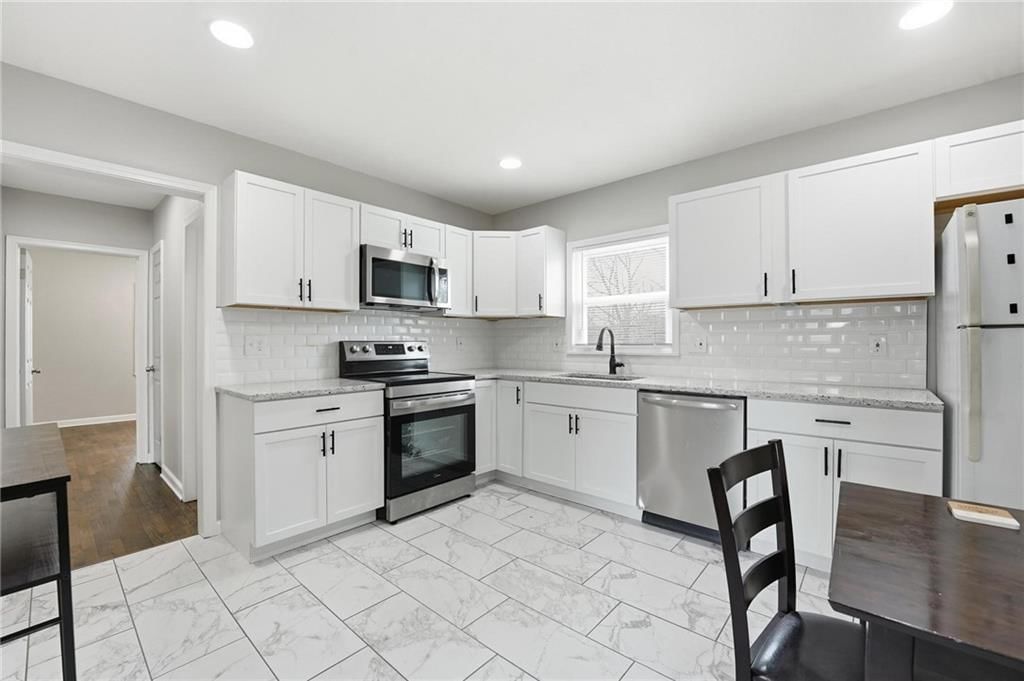 160 N Poe Street — photo 7