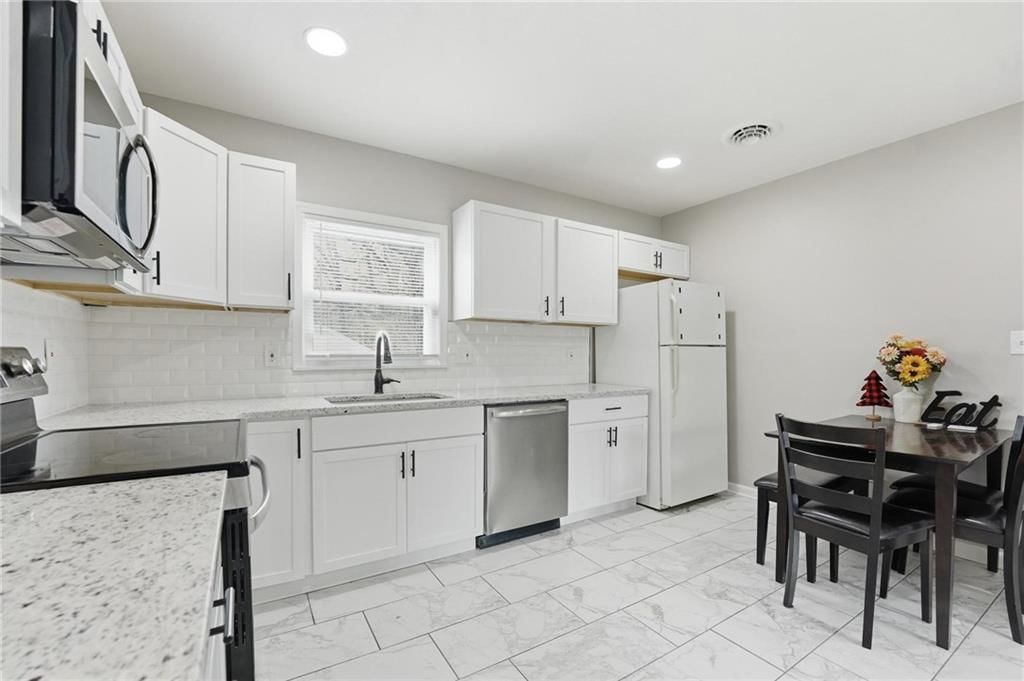 160 N Poe Street — photo 8