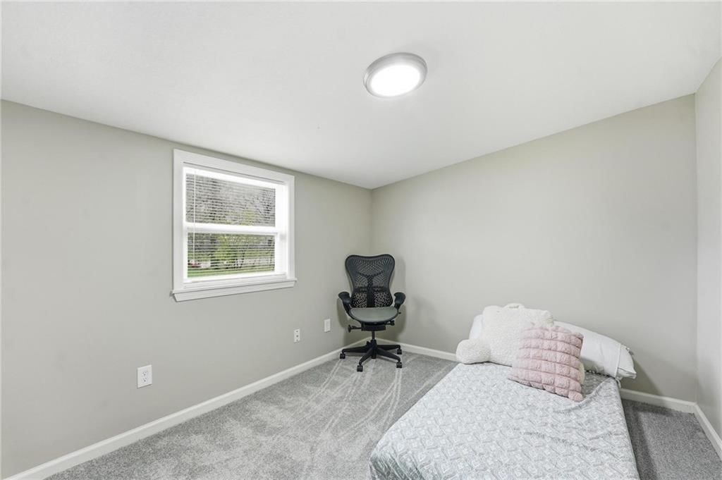 160 N Poe Street — photo 10