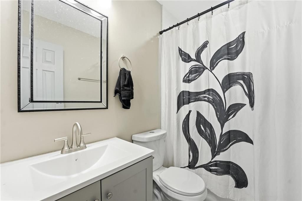 160 N Poe Street — photo 11
