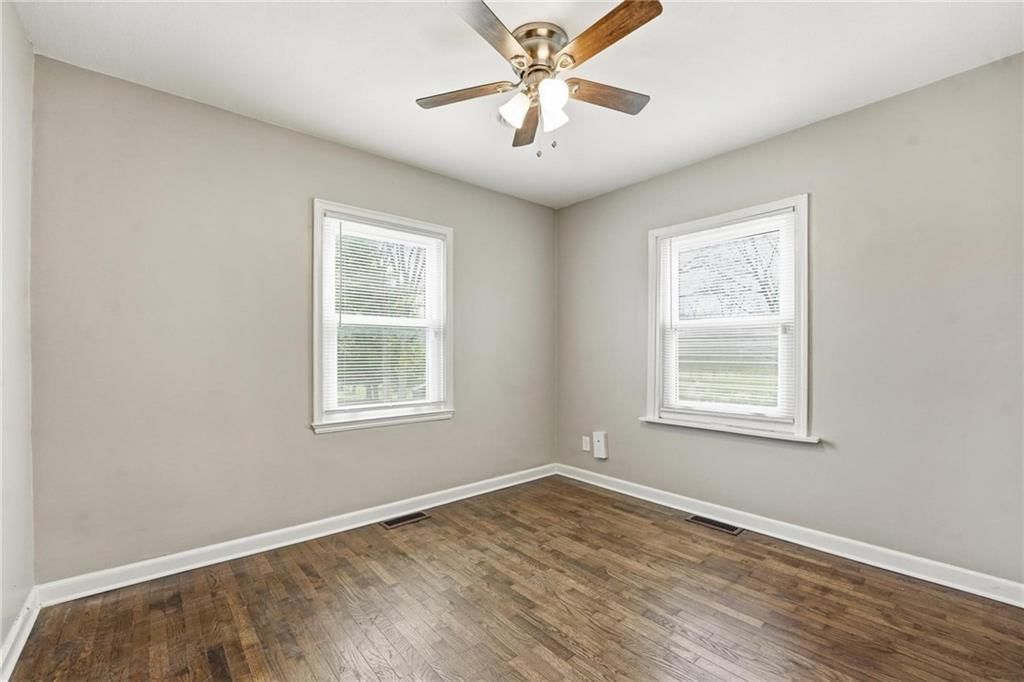 160 N Poe Street — photo 12