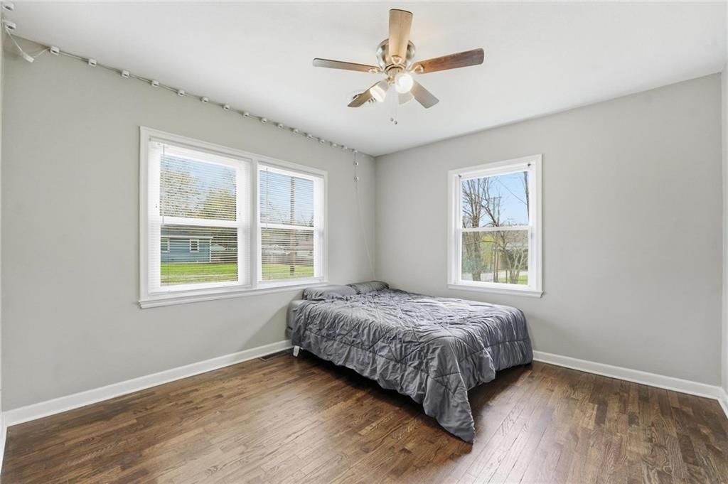160 N Poe Street — photo 14