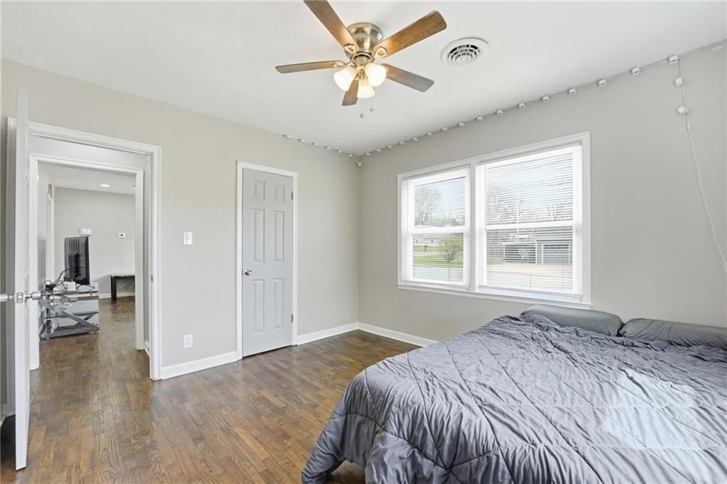 160 N Poe Street — photo 15