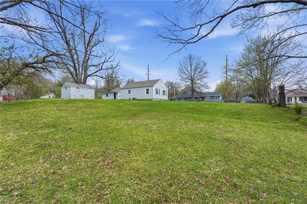 160 N Poe Street — photo 19