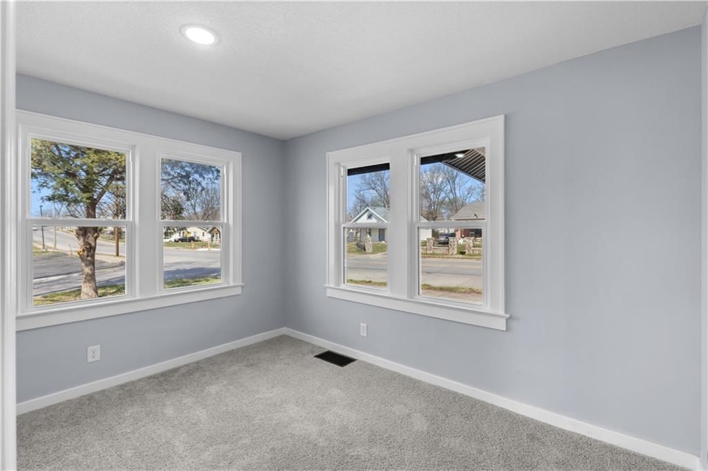 3247 Brown Avenue — photo 15