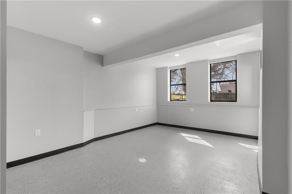 3247 Brown Avenue — photo 19