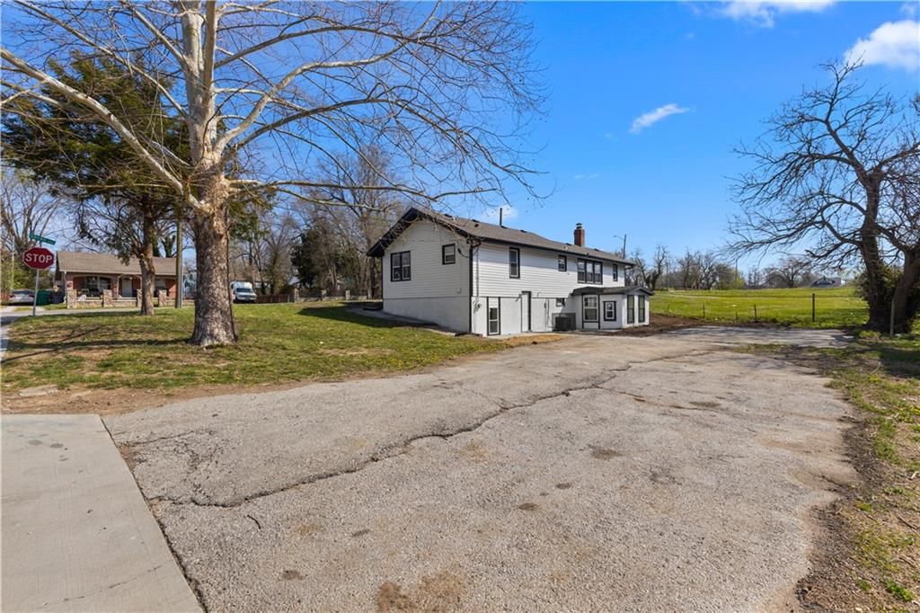 3247 Brown Avenue — photo 24