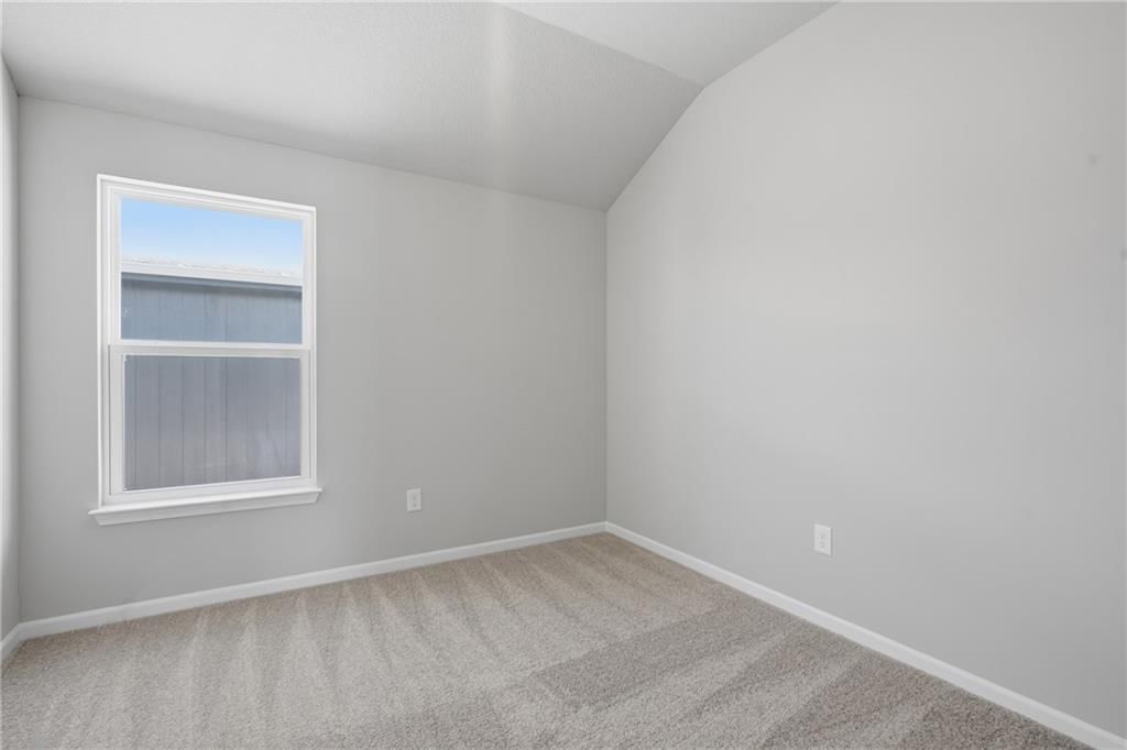 19435 Lincoln Street — photo 9