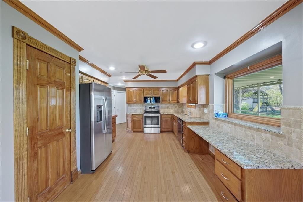 15410 Robinson Street — photo 8