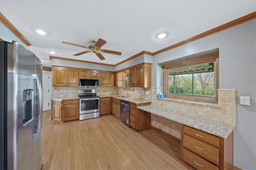 15410 Robinson Street — photo 9