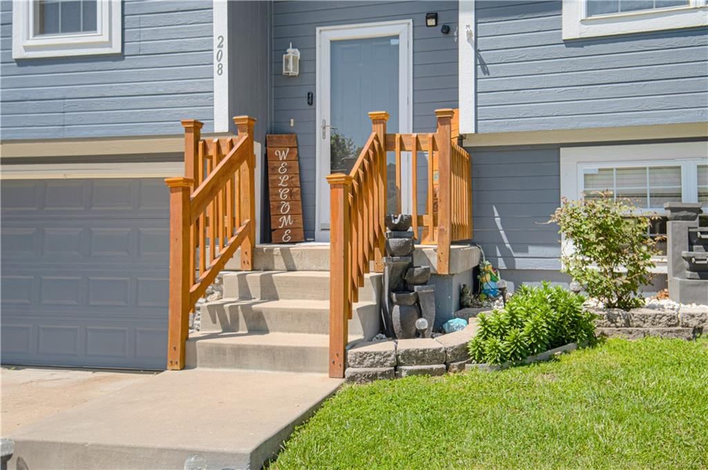 208 Hampton Drive — photo 2