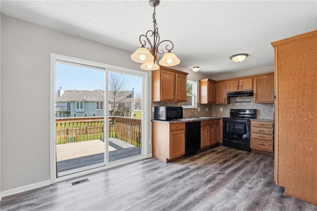705 Marguerite Street — photo 10