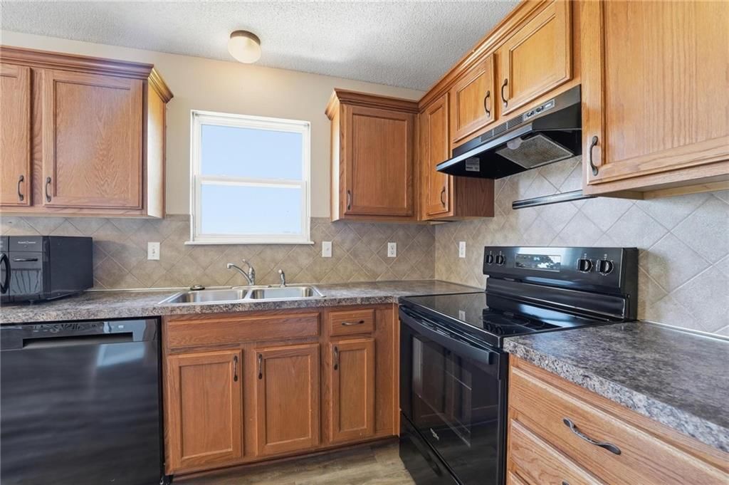 705 Marguerite Street — photo 16