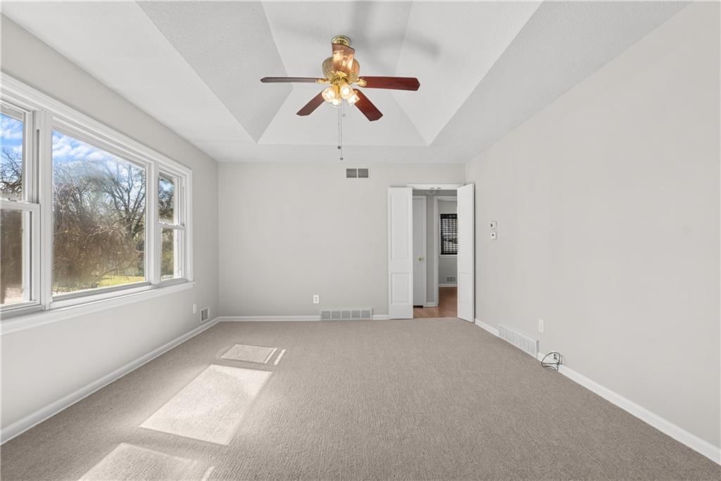 400 NE Howard Street — photo 6