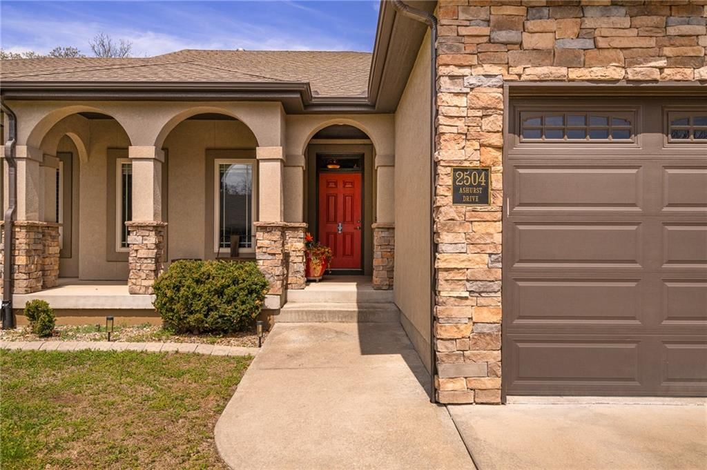2504 NW Ashurst Drive — photo 2