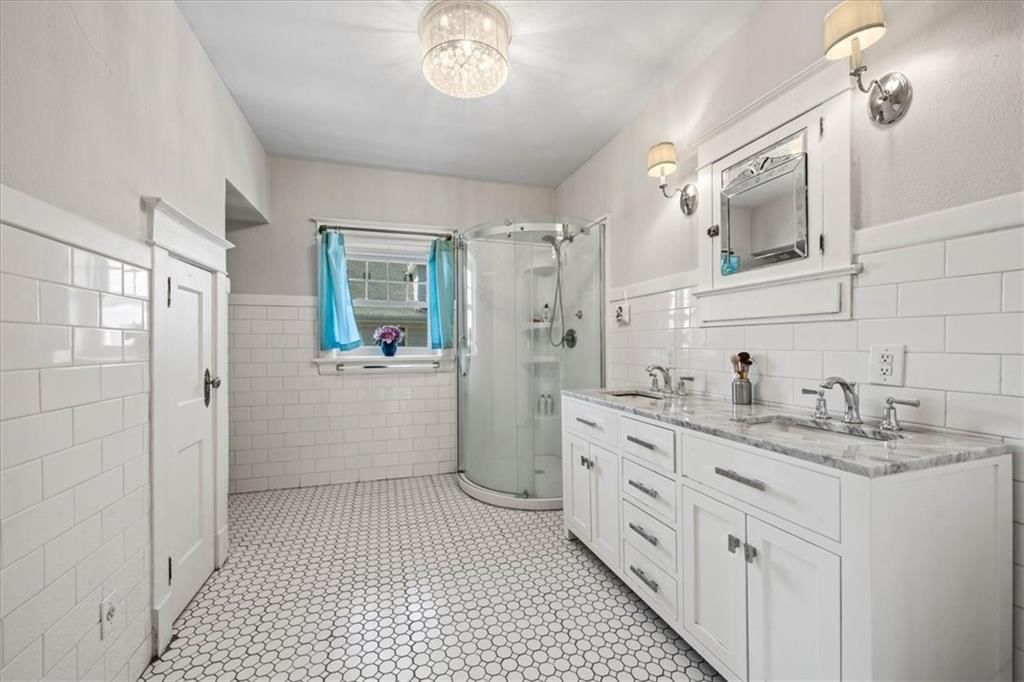 611 W MAPLE Avenue — photo 27