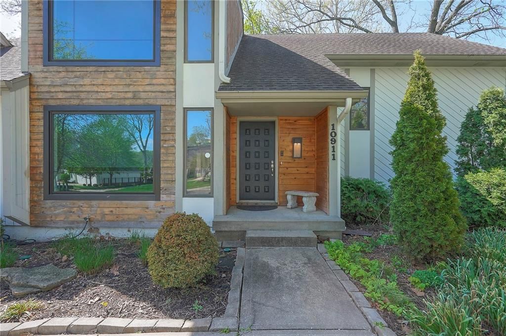 10911 W 120th Terrace — photo 3